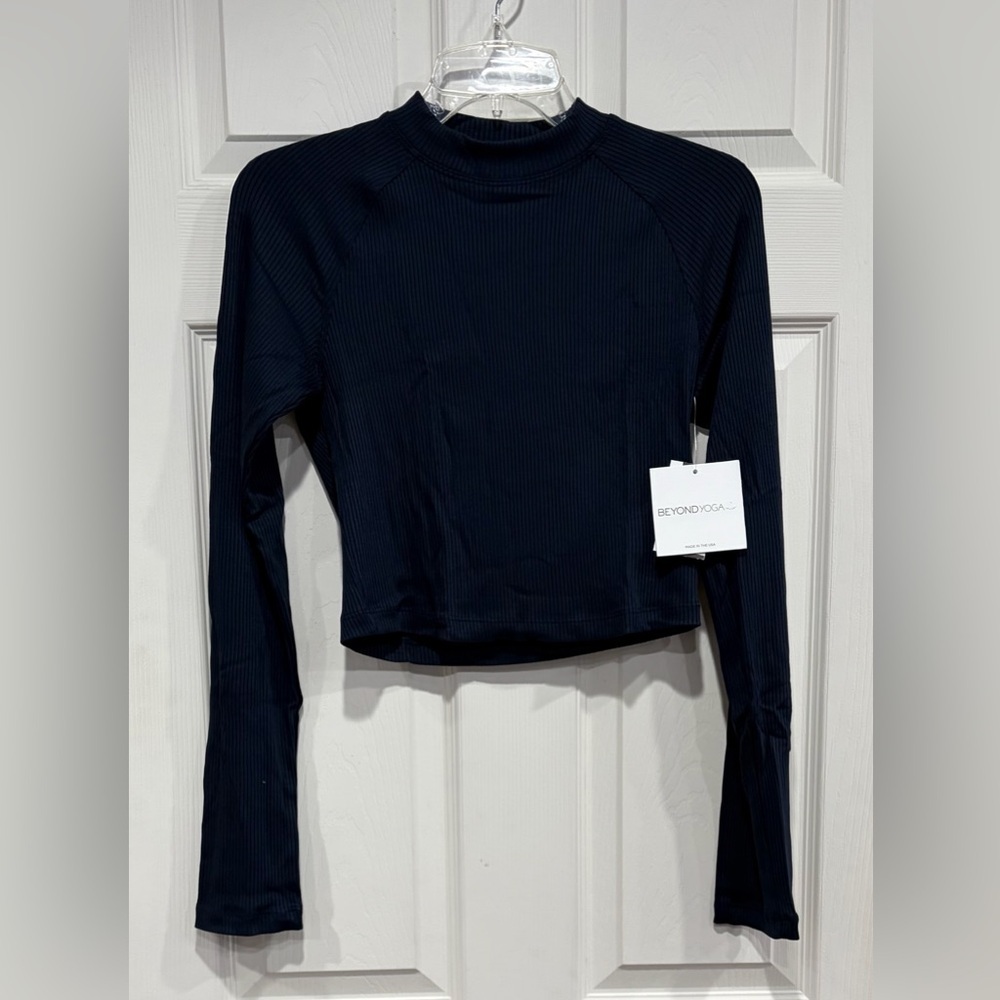 Beyond Yoga Women's Large Contours Mock Neck Cropped Top Navy NWT Modern Crop